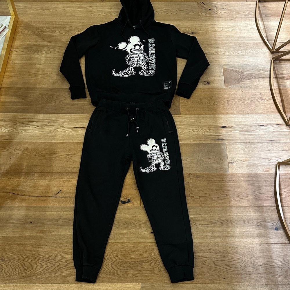 Men’s Black Reelistik NYC streetwear Sweatshirt Hoodie & Pant Set. Limited drop.